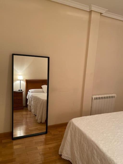 Lovely 2 Bedrooms Apartment Main Square Plasence Extérieur photo