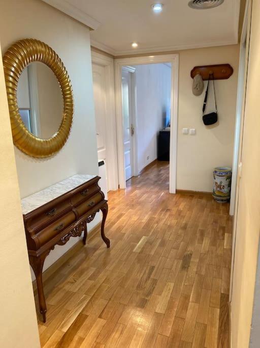 Lovely 2 Bedrooms Apartment Main Square Plasence Extérieur photo